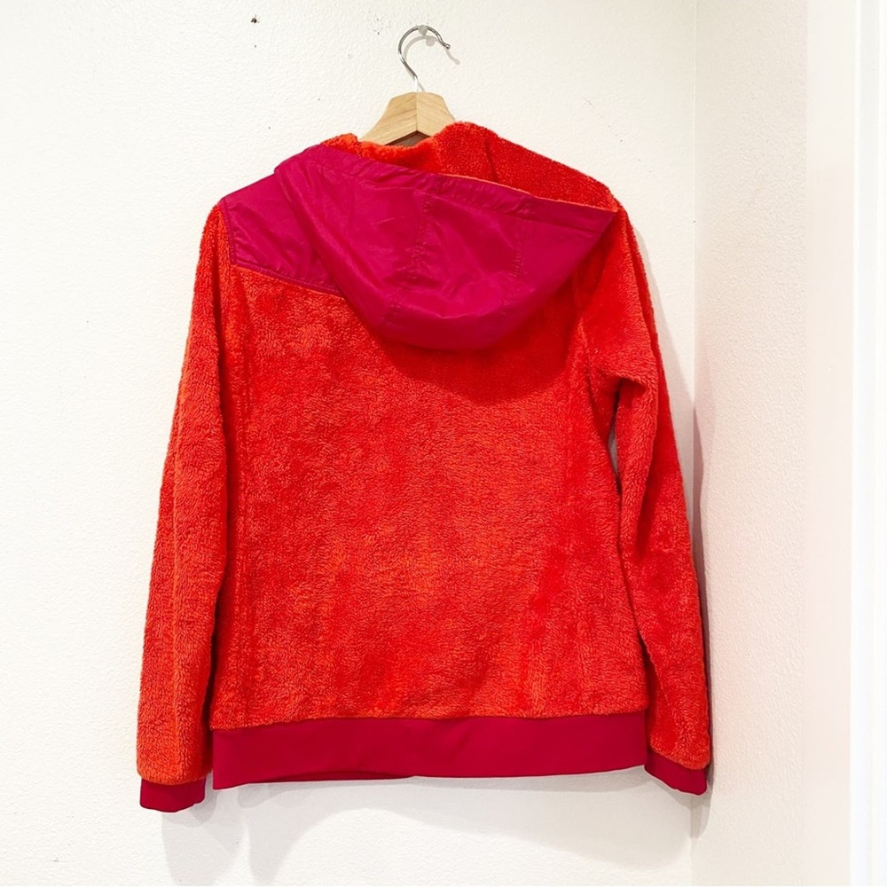 The North Face Women's Bright Red Fuzzy Sweatshirt sz M - Picture 5 of 5